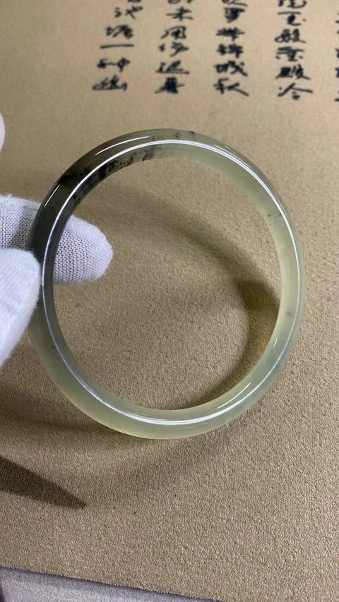 Gelang Strip Kecantikan Giok Cui Giok Alami Ukuran 62-64mm Ukuran 63mm Giok semuanya terjadi secara alami Pola acak termasuk pajak pengiriman