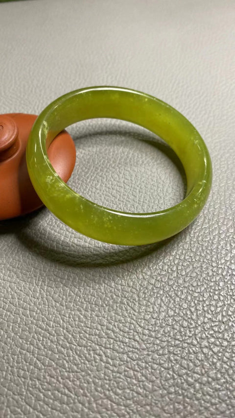 Gelang Giok Giok Emas Cui Giok Alami Ukuran 57-59mm Ukuran 58mm Lebar Sisi 16.2mm Giok terjadi secara alami Pola acak termasuk pajak pengiriman