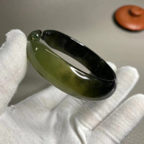 Gelang Bunga Ukiran Giok Cui Fine Jade Ukuran 61-63mm Ukuran 62.7mm Lebar Sisi 17.4mm Giok terjadi secara alami Pola acak Termasuk ongkos kirim dan pajak
