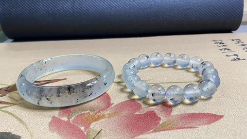 Set Tinta Giok Cui Giok Alami di Atas Es Ukuran gelang 59,6 mm Lebar sisi 14,3 mm Ukuran gelang 12,3 mm Giok yang halus dan hangat, gaya yang indah.
