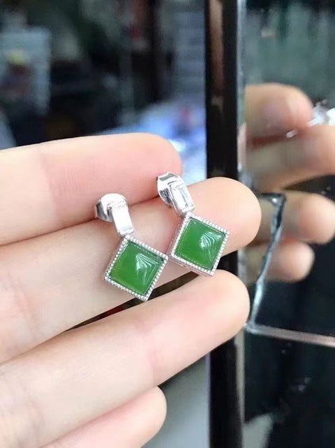 Anting-anting giok alami yang terbuat dari perak 925 Ukuran 6mm Warna dan gaya yang indah sudah termasuk pajak pengiriman.