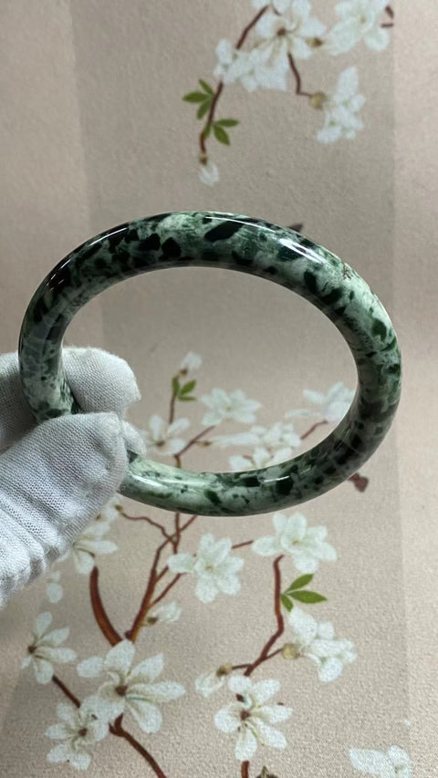 Gelang Giok Cui Giok Tua Ukuran 61-63mm Ukuran 62.7mm Lebar Sisi 11mm Batu giok semuanya terjadi secara alami Pola acak & sudah termasuk pajak pengiriman