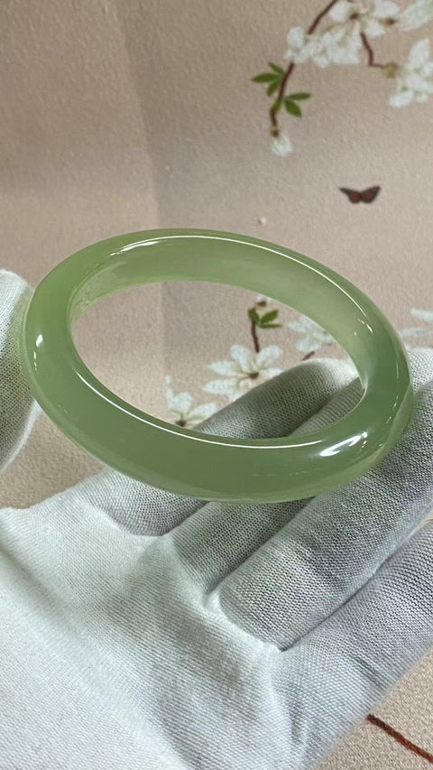 Gelang Hijau Es Giok Cui Giok Alami Ukuran 59-61mm Ukuran 60.4mm Lebar Samping 12.5mm Giok terjadi secara alami Pola acak termasuk pajak pengiriman