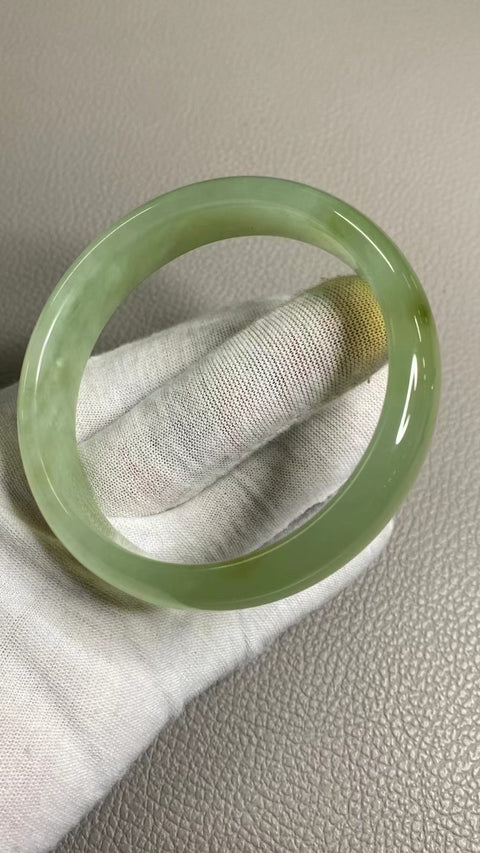 Gelang Giok Cui Alami Ukuran 64-66mm Ukuran 65.1mm Lebar Sisi 15.4mm Giok terjadi secara alami Pola acak termasuk pajak pengiriman