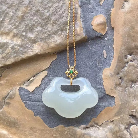 Giok Giok Hetian Alami Emas dan Kalung Giok Pengaturan Emas 18k Giok bersih, halus dan hangat Ukuran 24 * 18mm Giok bersih, halus dan hangat Termasuk ongkos kirim dan pajak.
