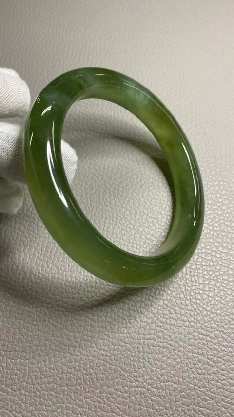 Gelang Warna Musim Semi Giok Cui Giok Alami & nbsp; Ukuran 66-68mm Ukuran 67.2mm Lebar Sisi 12.8mm Giok ini semuanya terjadi secara alami Pola acak Termasuk Pajak Pengiriman