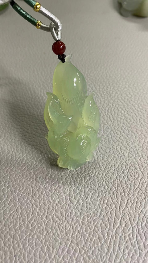 Liontin Rubah Berekor Sembilan Ukuran 57-28mm Giok bersih, halus, dan hangat.