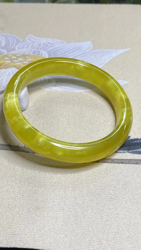 Gelang Bunga Emas Giok Cui Giok Alami Ukuran 64-66mm Ukuran 65.3mm Lebar Sisi 13.2mm Giok terjadi secara alami Pola acak Pengiriman dan pajak sudah termasuk.