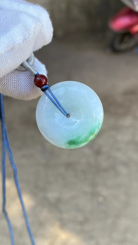 Liontin Perdamaian Jadeite Alami Ukuran 25.5 * 6.0mm Jade halus dan hangat, gaya yang indah sudah termasuk pajak pengiriman.