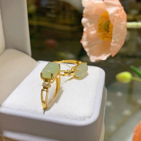 Cincin Giok Hijau Giok Hetian Alami 925 Pengaturan Perak Giok bersih, halus dan hangat, kecil dan indah Pengiriman dan pajak sudah termasuk.