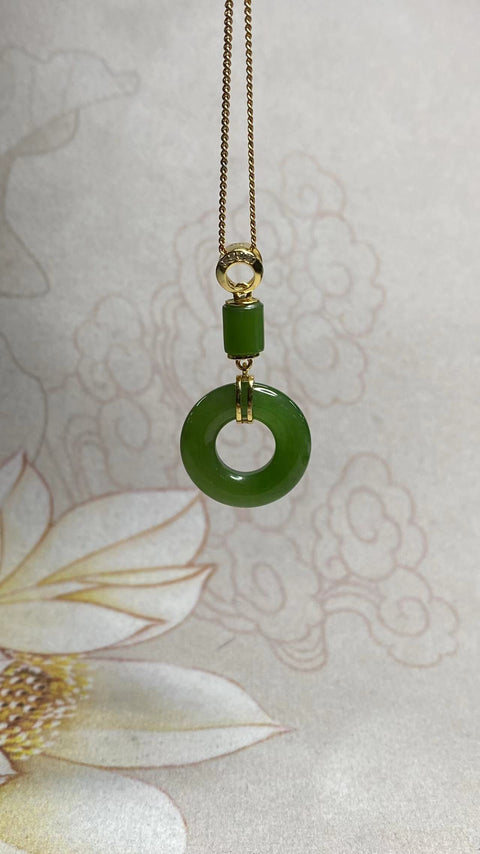 Donat kancing perdamaian Jasper, ukuran sekitar 20 * 4mm, terbuat dari perak 925, bahan tua berwarna hijau Yang, dengan rantai perak untuk dipakai Sudah termasuk pajak pengiriman