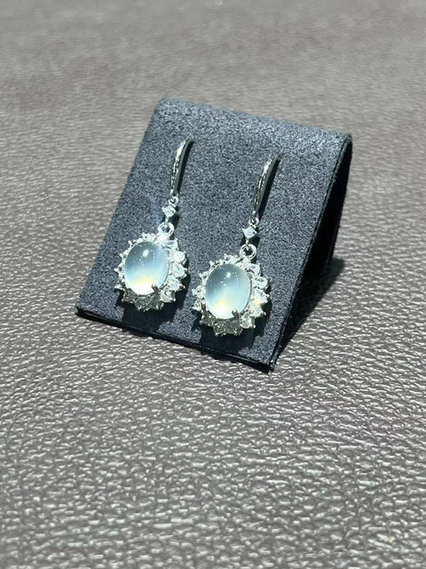 Anting Giok Alami dengan pengaturan perak 925 Ukuran 10 * 8mm Giok bersih dan halus Termasuk ongkos kirim dan pajak.