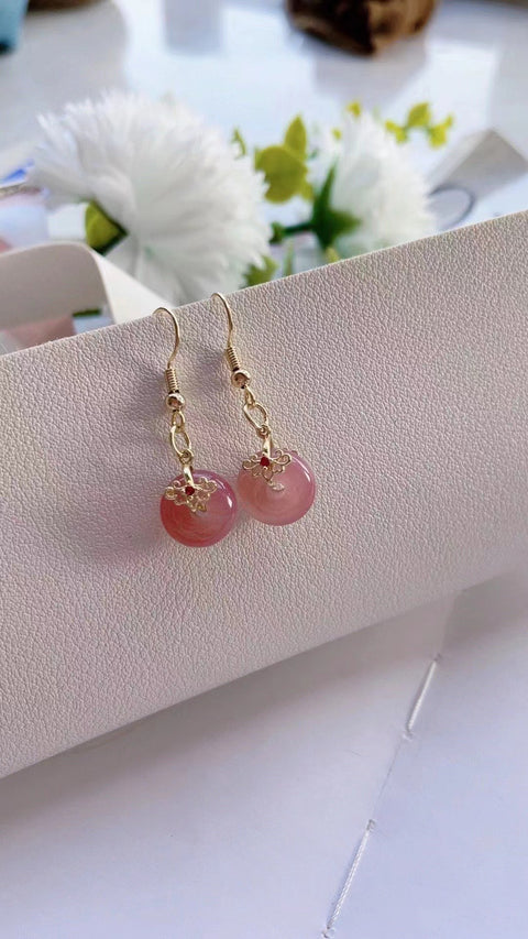Anting-anting merah alami 925 perak tatahan giok bersih, halus dan hangat Ukuran 1.1 * 1.6 Sudah termasuk pajak pengiriman
