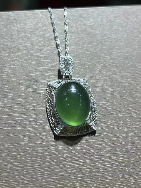 Kalung Telur Giok Alami Ukuran 20 * 15mm Ditetapkan dalam 925 Perak Giok bersih, halus dan hangat Termasuk pajak pengiriman.