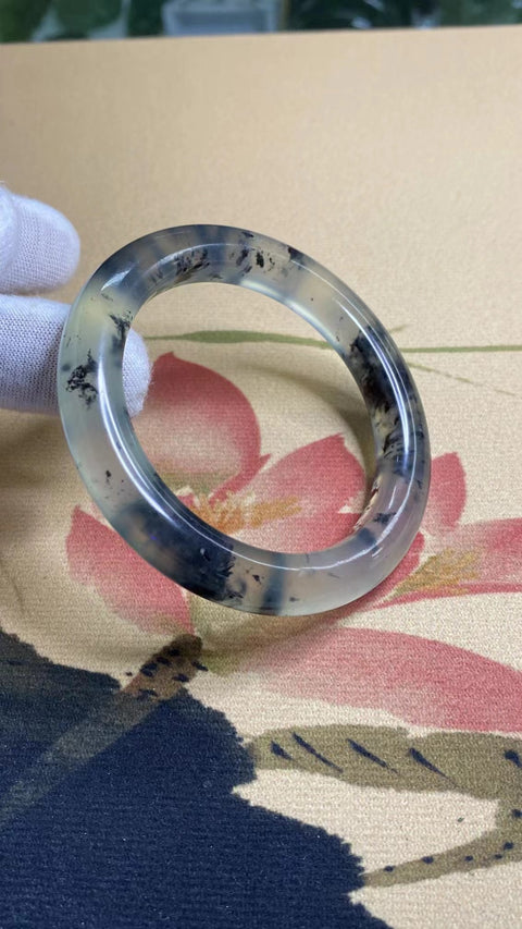 Gelang Percikan Tinta Ice Breed Giok Cui Jade Alami Ukuran 53-55mm Ukuran 54.5mm Lebar Sisi 10mm Giok terjadi secara alami Pola acak termasuk pajak pengiriman.