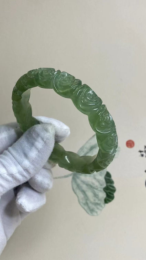 Gelang Bunga Berukir Giok Cui Alami Ukuran 61-63mm Ukuran 62.7mm Lebar Sisi 14mm Giok terjadi secara alami Pola acak Pajak Pengiriman Termasuk