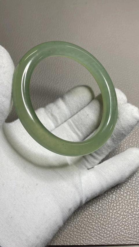 Gelang Hijau Es Giok Cui Giok Alami Ukuran 61-63mm Ukuran 62.2mm Lebar Sisi 10mm Giok terjadi secara alami Pola acak termasuk pajak pengiriman