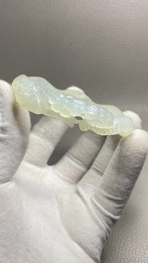 Gelang Bunga Ukiran Giok Cui Giok Alami Ukuran 59-61mm Ukuran 60.3mm Lebar Sisi 11mm Batu giok semuanya terjadi secara alami Pola acak Sudah termasuk pajak pengiriman.