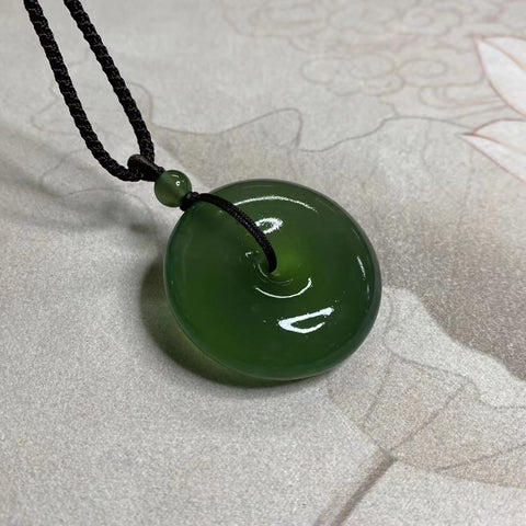 Giok Perdamaian Gesper Hijau Giok Cui Jade Alami bersih dan halus Ukuran 39 * 12mm Sudah termasuk pajak pengiriman.