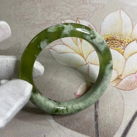 Gelang Giok Cui Alami Qingti Milkcap Ukuran 59-61mm Ukuran 60.2mm Lebar Sisi 11.6mm Giok terbentuk secara alami Pola acak Sudah termasuk pajak pengiriman.