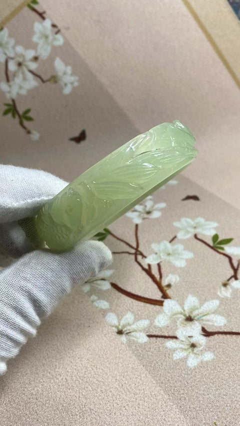 Gelang Bunga Teratai Batu Giok Cui Giok Berukir Ukuran 56-58mm Ukuran 57.4mm Lebar Sisi 18mm Giok terjadi secara alami Pola acak Pajak Pengiriman Termasuk