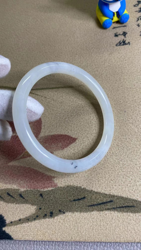 Gelang Giok Ciu Alami Ukuran 60-62mm Ukuran 61.5mm Harga Gelang Giok adalah semua pola alami dan acak Sudah termasuk pajak pengiriman.