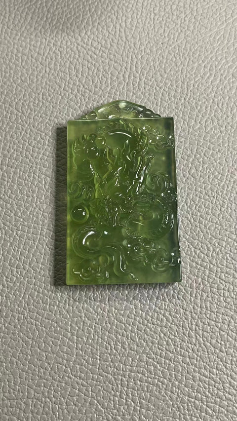 Liontin naga hijau penuh giok Cui halus Ukuran 67 * 39mm Giok bersih, halus dan hangat Termasuk pajak pengiriman.