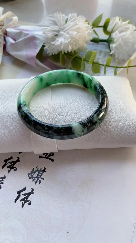 Bagian khusus gelang giok alami dari bahan batu giok tua bagian bawah yang halus dan hangat ukuran 58mm batu giok yang secara alami memiliki pola acak Termasuk pajak pengiriman