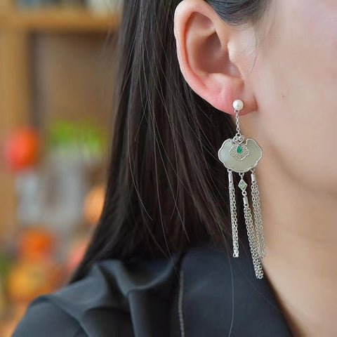 7048 Anting Rumbai Kunci Jasper Ruyi Alami dengan Mutiara yang Dibuat dari 925 Perak; Gioknya bersih dan halus, gayanya sederhana dan elegan, sudah termasuk pajak pengiriman.