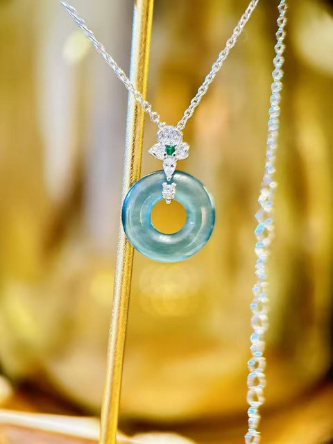 Air biru alami Kalung kancing perdamaian dari batu giok S925 berlapis perak dengan hias emas 18 karat Kapas kepingan salju mengambang transparan Es sudah termasuk pajak pengiriman