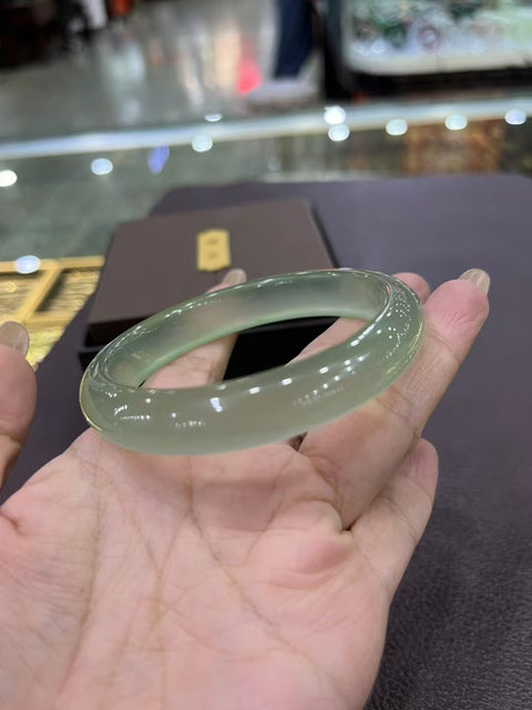 Gelang Batu Giok Cui Giok Alami Ukuran 58.5mm Batu giok ini terbentuk secara alami dan polanya acak Sudah termasuk pajak pengiriman.