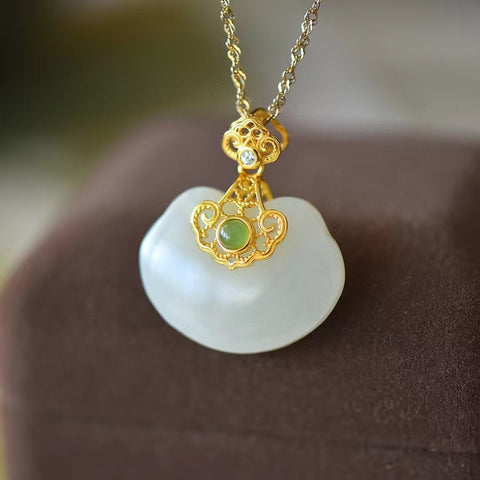 3399-2 Kalung Kunci Hotan Jade Ruyi Alami dengan Pengaturan Jasper 925 Perak Ukuran 18 * 24mm Termasuk pajak pengiriman.