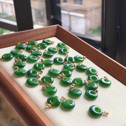 Kalung Jasper Alami 925 Perak Tatahan Giok bersih, halus dan hangat Ukuran 14 * 4,5 mm Giok bersih, halus dan hangat Sudah termasuk pajak pengiriman.