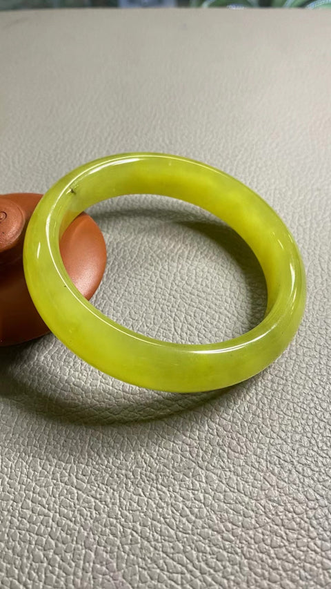 Gelang Giok Giok Emas Cui Giok Alami Ukuran 62-64mm Ukuran 63.1mm Lebar Sisi 15mm Giok semuanya terjadi secara alami Pola acak Termasuk pajak pengiriman.