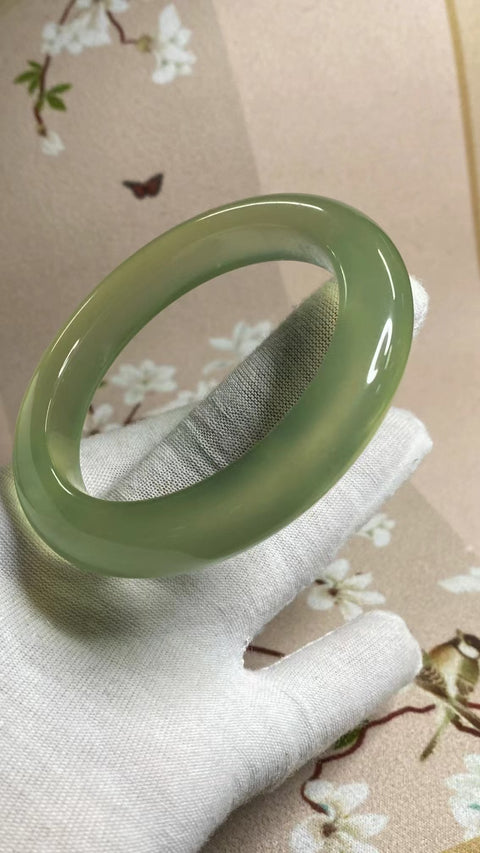 Gelang Hijau Es Giok Cui Giok Alami Ukuran 59-61mm Ukuran 60.3mm Lebar Sisi 12.5mm Giok terjadi secara alami Pola acak termasuk pajak pengiriman