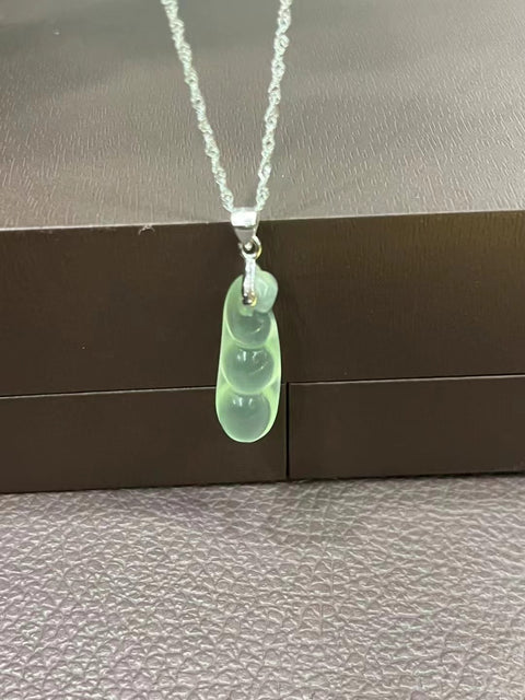 Kalung Kacang Giok Empat Musim dari batu giok 925 perak, giok yang bersih, halus dan hangat, penuh gaya, sudah termasuk pajak pengiriman.