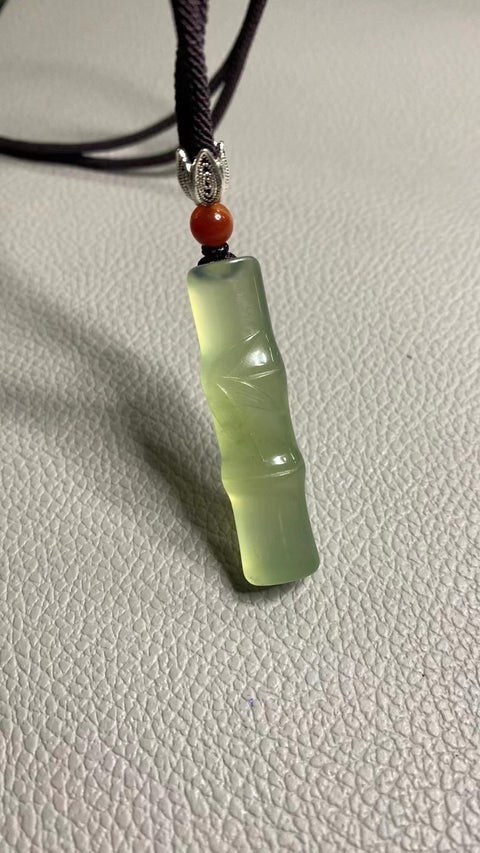 Penawaran Khusus Liontin Bambu Giok Cui Jade Alami Giok bersih, halus dan hangat Ukuran 51 * 13mm & nbsp; Sudah termasuk ongkos kirim dan pajak.