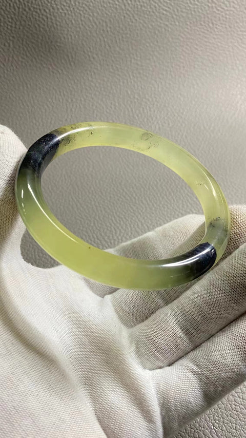 Gelang Lukisan Pemandangan Giok Cui Alami Ukuran 62-64mm Ukuran 63.2mm Lebar Sisi 11mm Giok adalah semua yang terjadi secara alami Pola acak termasuk pajak pengiriman