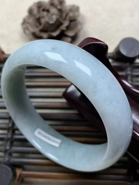 Gelang barang dari batu giok alami Ukuran 60 * 16,9 * 7,5 mm Batu giok terbentuk secara alami Pola acak Termasuk pajak pengiriman