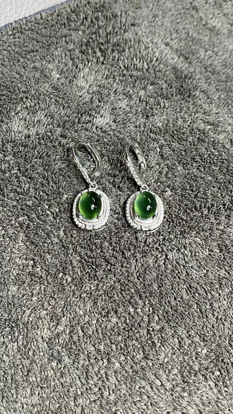 Anting Giok Alami 925 tatahan perak Giok bersih, halus dan hangat Ukuran 7 * 9mm Sudah termasuk pajak pengiriman.