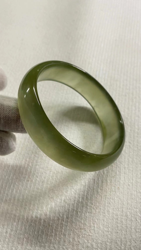 Gelang Es Giok Sierra Jade Abu-abu Alami Ukuran 58-60mm Ukuran 59.5mm Lebar Sisi 17.2mm Giok ini semuanya muncul secara alami Pola-polanya acak Termasuk ongkos kirim dan pajak.