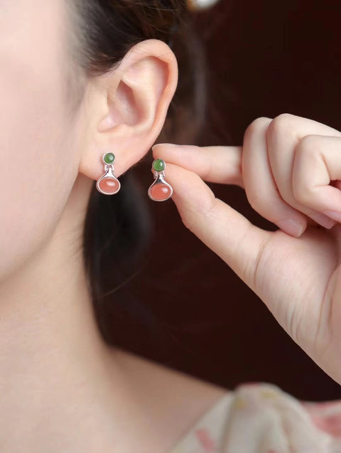 Anting-Anting Giok Nan Hong Alami Giok yang bersih, halus dan hangat. 925 Gaya Kalung Perak Termasuk pajak pengiriman.