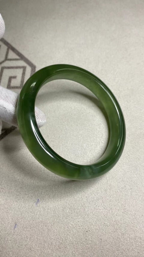 Gelang Giok Cui Giok Hijau Penuh Gelang Giok Terapung Ukuran 57-59mm Ukuran 58.9mm Lebar Samping 11.5mm Batu giok semuanya muncul secara alami Pola acak Termasuk ongkos kirim dan pajak.