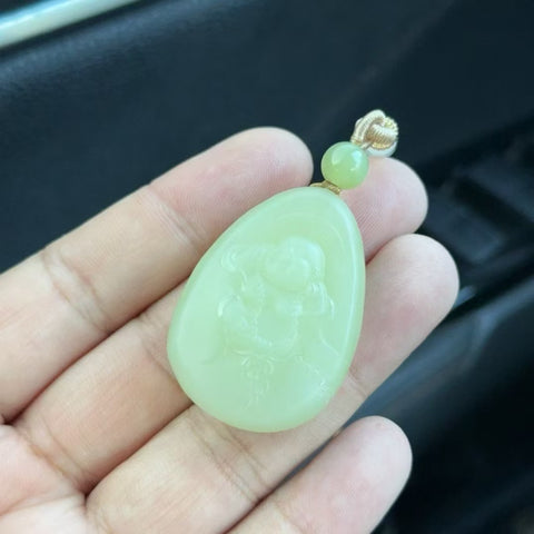 Liontin Buddha Terbuka Giok Hetian Alami Warna Hijau kekuningan Kualitas sempurna Ukuran 30.3 * 41.7mm Giok baik-baik saja dan hangat, gaya yang indah sudah termasuk pajak pengiriman.