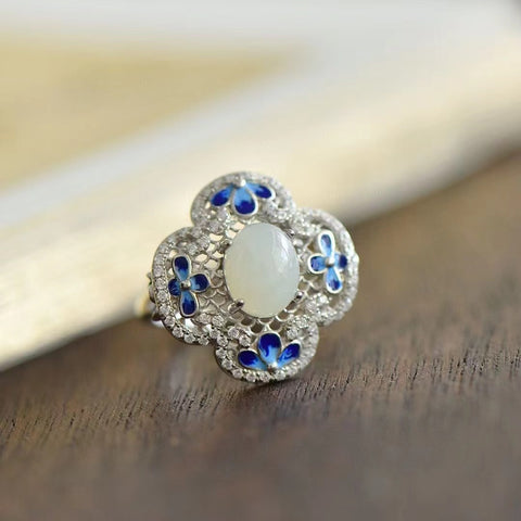 9786 Cincin Giok Hetian Alami yang terbuat dari perak 925. Gioknya bersih dan halus, gayanya cantik dan anggun, sudah termasuk pajak pengiriman.