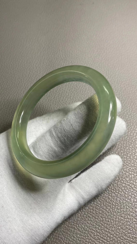 Gelang Hijau Es Giok Cui Giok Alami Ukuran 59-61mm Ukuran 60.9mm Lebar Sisi 11.8mm Giok terjadi secara alami Pola acak termasuk pajak pengiriman