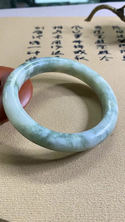 Gelang Giok Cui Giok Minyak Tua Cui Alami Ukuran 59-61mm Ukuran 60.5mm Lebar Sisi 11mm Giok ini semuanya terjadi secara alami Pola-polanya acak Termasuk ongkos kirim dan pajak.