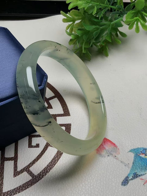 Gelang Tinta Es Batu Giok Cui Alami Ukuran 65.3 * 13.8 * 9mm Batu giok terjadi secara alami Pola acak termasuk pajak pengiriman