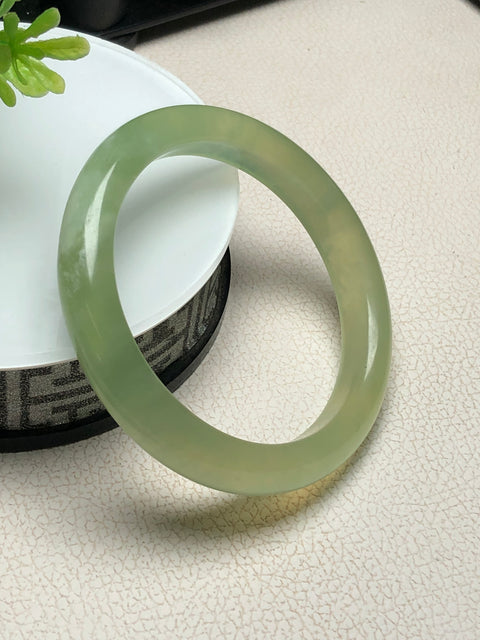 Giok Cui Alami Jia Cui Ping An Bangle Giok halus dan hangat Ukuran Perkiraan: 62 × 12 × 9,2㎜ & nbsp; & nbsp; Giok adalah pola yang terjadi secara alami secara acak Termasuk Pajak Pengiriman