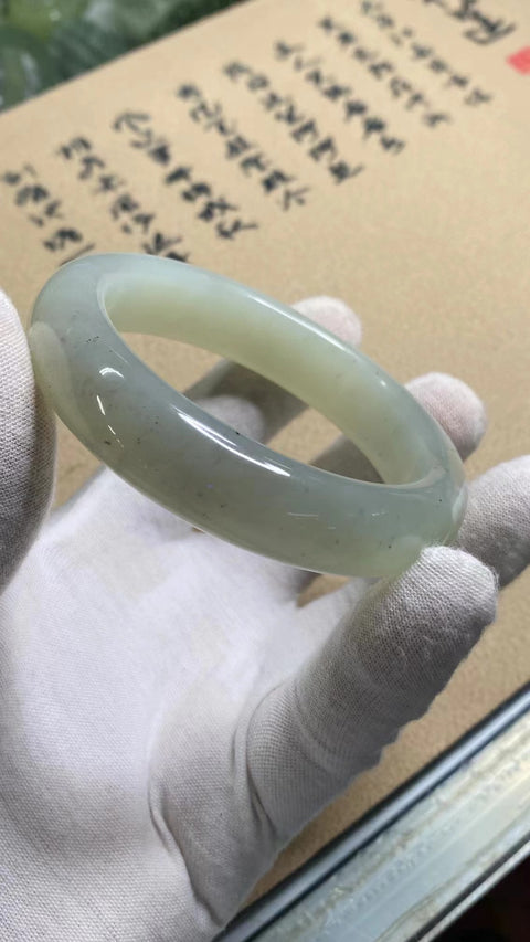 Gelang Es Abu-abu Gradien Giok Cui Jade Alami; Ukuran 61-63mm Ukuran 62.1mm Lebar Sisi 15.4mm & nbsp;Giok adalah semua pola yang terjadi secara alami secara acak Pajak Pengiriman Termasuk